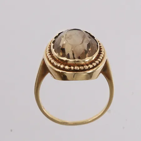 Ring med glasssten, ø17mm, bredde ca 1mm, sten sitter noe løst, 14K gull.  Vekt: 5,3 g Kontakt Lånekontoret for frakt