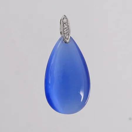 Anheng med blå og blanke stener, høyde ca 35mm, 925/1000 sølv, bruttovekt 5,2g.  Kontakt Lånekontoret for frakt