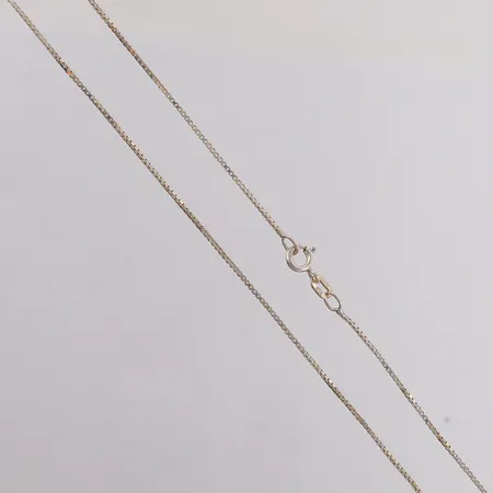 Halskjede Venezia, lengde ca 36cm, bredde ca 1mm, 925/1000 sølv.  Vekt: 2,1 g Kontakt Lånekontoret for frakt