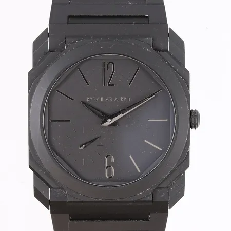 Armbåndsur Bvlgari Octo Finissimo, ref 103077, snr BU8777V, cal BVL138, automat, ø40mm, sort keramik, kvittering og sertifikat Ibiza år 2024, ekstra lenkeledd, boks og yttereske.  Kontakt Lånekontoret for frakt