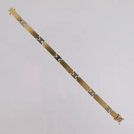 Armbånd, to-farget, lengde 18,5cm, bredde 6,3mm, slitt/defekt lås (sikkerhetslås fungerer), 18K Vekt: 13,9 g Kontakt Lånekontoret for frakt