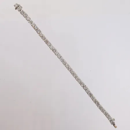 Tennisarmbånd med briljantslipte diamanter (38 x ca. 0,35ct), lengde 18cm, bredde 5mm, defekt/løs sikkerhetslås, hvitt gull, 18K, bruttovekt 20,2g Vekt: 0 g Kontakt Lånekontoret for frakt