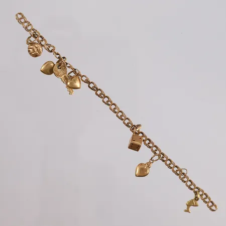 Armbånd Bismarck med 6 charms, lengde 15,3cm, bredde 4,3- 23,2mm, mangler lås, 18K Vekt: 9,6 g Kontakt Lånekontoret for frakt