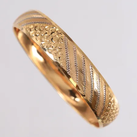 Armring, ø64mm, bredde ca 13mm, 18K gull.  Vekt: 8,8 g Kontakt Lånekontoret for frakt