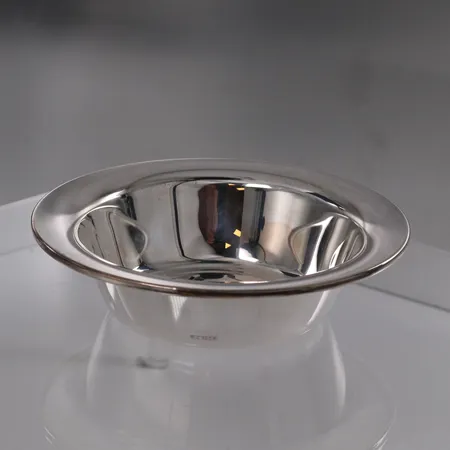 Skål, ø13cm, høyde ca 3cm, David Andersen, 830/1000 sølv.   Vekt: 87,6 g Kontakt Lånekontoret for frakt