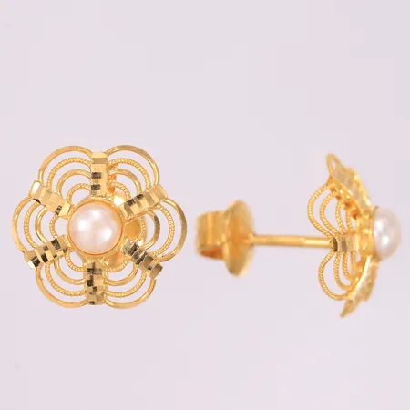 Ett par øredobber med perler, ø16mm, 22K, bruttovekt 5,5g Vekt: 0 g Kontakt Lånekontoret for frakt