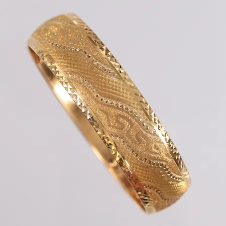 Armring, ø61mm, bredde ca 16mm, 18K gull.  Vekt: 11,4 g Kontakt Lånekontoret for frakt