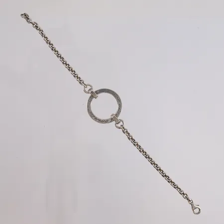 Armbånd Efva Attling "Amor Vincit Omnia", lengdce ca 19,5cm, bredde ca 2mm, 925/1000 sølv.  Vekt: 13,5 g Kontakt Lånekontoret for frakt