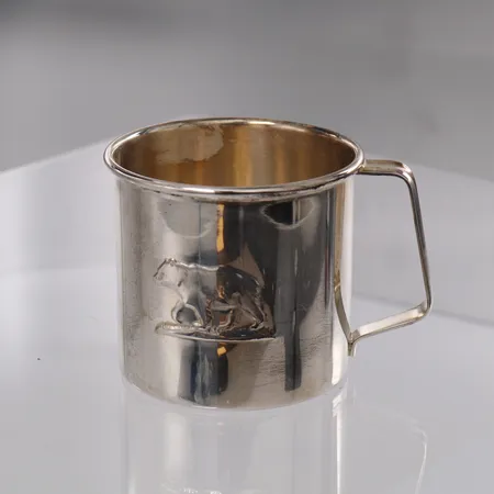 Barnekrus, høyde 60mm, David Andersen, egnet for gravering, 830/1000 sølv.  Vekt: 79,6 g Kontakt Lånekontoret for frakt