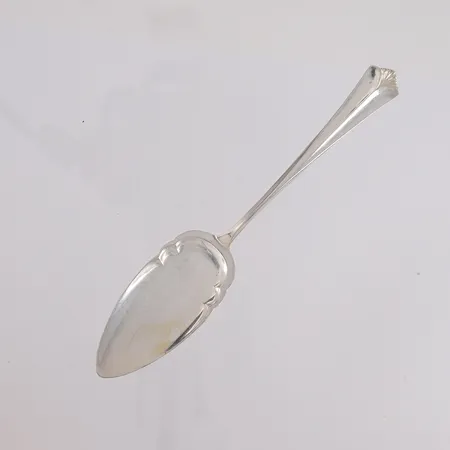 Liten kakespade, rådhus med vifte, lengde ca 14,5cm, 830S.  Vekt: 16,9 g Kontakt Lånekontoret for frakt