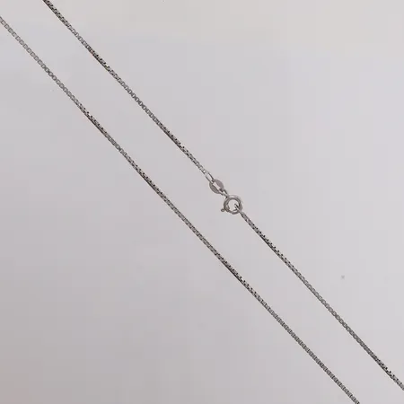 Halskjede Venezia, lengde ca 51cm, bredde ca 1mm, 925/1000 sølv.  Vekt: 4,8 g Kontakt Lånekontoret for frakt