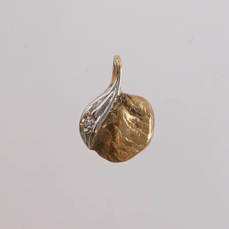 Anheng med diamant 1x ca 0,01ct, høyde ca 13mm, 14K gull.  Vekt: 0,8 g Kontakt Lånekontoret for frakt