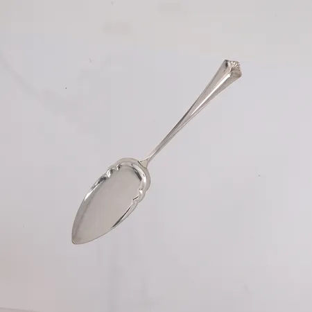 Liten kakespade, rådhus med vifte, lengde ca 14,5cm, 830S.  Vekt: 18,3 g Kontakt Lånekontoret for frakt