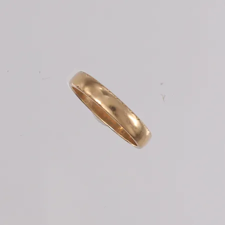 Ring, ø17,2mm, bredde 3,6mm, gravert, 14K Vekt: 3 g Kontakt Lånekontoret for frakt