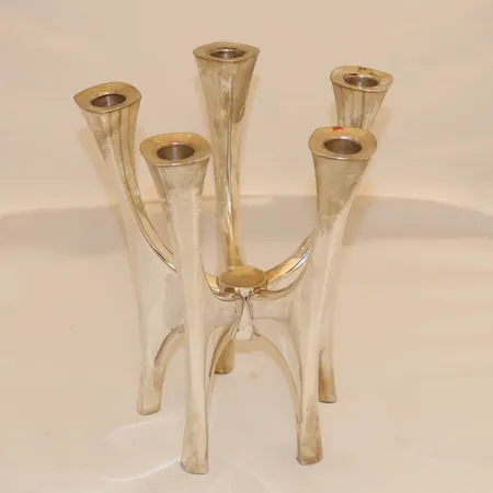 Lysestake, fem-armet, høyde 22cm, David Andersen, 925/1000 sterlingsølv.  Vekt: 947,4 g Kontakt Lånekontoret for frakt