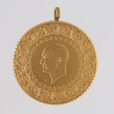 Anheng med tyrkisk medalje/mynt, Atatürk, år 2023, ø41mm, 22K (festering er ikke gull), bruttovekt 17,9g Vekt: 0 g Kontakt Lånekontoret for frakt