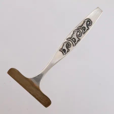 Matskyver, lengde 9,5cm, 830/1000 sølv.  Vekt: 14,4 g Kontakt Lånekontoret for frakt