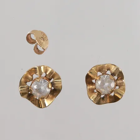Ett par øredobber med blanke stener, lengde ca 14mm, en saknar stopp, 14K gull.  Vekt: 1,3 g Kontakt Lånekontoret for frakt