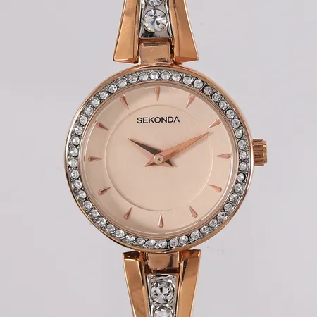 Armbåndsur og armbånda fra Sekonda, metall, eske.  Kontakt Lånekontoret for frakt