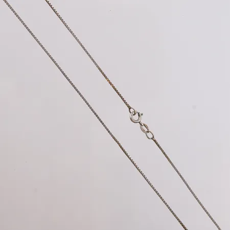 Halskjede Venezia, lengde ca 41cm, bredde ca 1mm, 925/1000 sølv.  Vekt: 2,2 g Kontakt Lånekontoret for frakt