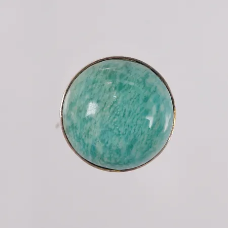 Ring med sannsynligvis amasonitt, ø16,5mm, bredde ca 6mm, 925/1000 sølv.  Vekt: 12,4 g Kontakt Lånekontoret for frakt