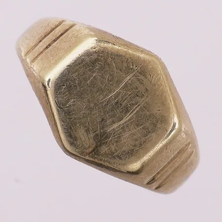 Ring, Ø 20,1 mm, bredde 12,8 mm, bulket, 14K Vekt: 5,1 g Kontakt Lånekontoret for frakt