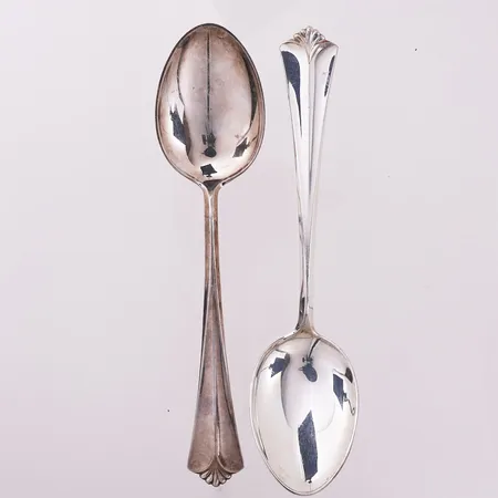 2 spiseskjeer, lengde 19,2 cm, bredde 6 - 44,7 mm,  Rådhuset m/vifte, D-A, 830S Vekt: 90,1 g Kontakt Lånekontoret for frakt