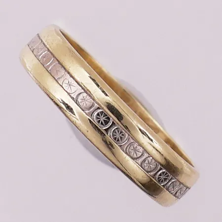 Ring to-farget, Ø 17,1 mm, bredde 4,4 mm, gravert, 14K Vekt: 3,5 g Kontakt Lånekontoret for frakt