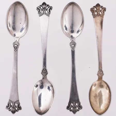 4 teskjeer Anitra, lengde 11,6 cm, bredde 4,5 - 24,2 mm, 830S Vekt: 38,6 g Kontakt Lånekontoret for frakt