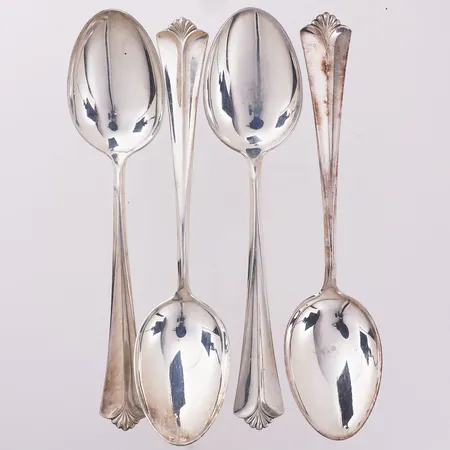 4 spiseskjeer, lengde 16,9 cm, bredde 5 - 39,3 mm, Rådhuset m/vifte, D-A, 830S  Vekt: 141,9 g Kontakt Lånekontoret for frakt