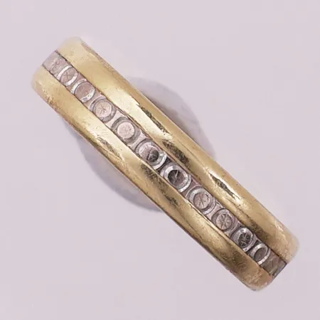 Ring to-farget, Ø 18,4 mm, bredde 4,5 mm, gravert, 14K Vekt: 3,7 g Kontakt Lånekontoret for frakt