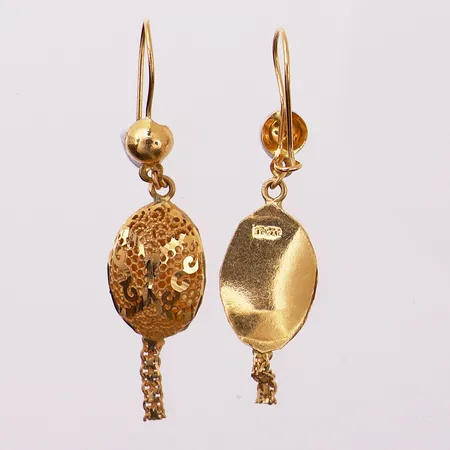 Ett par øredobber, lengde 4,5 cm, bredde 10,7 mm, ikke ekte merkevare, 21K Vekt: 2,6 g Kontakt Lånekontoret for frakt