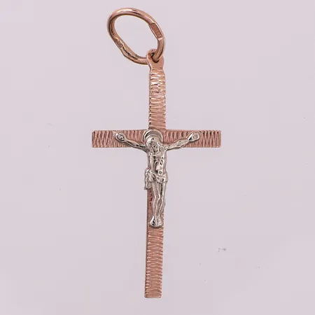 Anheng to-farget, lengde 3,5 cm, bredde 1,5 cm, skjev, 14K Vekt: 0,6 g Kontakt Lånekontoret for frakt