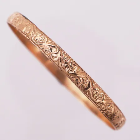 Armring, Ø 53,8 mm, bredde 5,3 mm, mangler stempel, 18K Vekt: 12,7 g Kontakt Lånekontoret for frakt