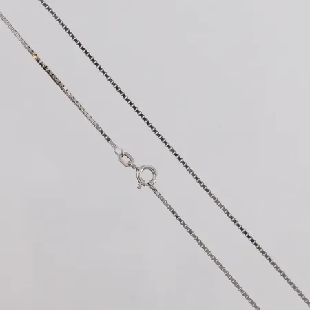 Kjede Veneziansk, lengde 42cm, bredde 1,1mm, 925S Vekt: 3,3 g Kontakt Lånekontoret for frakt