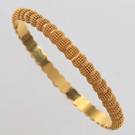 Armring, ø68mm, bredde 6,8mm, 20K (stemplet 22K) Vekt: 13,1 g Kontakt Lånekontoret for frakt