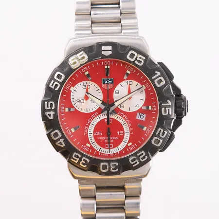 TAG Heuer Formula 1 Chronograph, ref. CAH1112, snr. RRT1701, ø41mm, stål, quartz, rød urskive, safirglass, foldelås, bruksslitasje, uten boks og tilbehør Kontakt Lånekontoret for frakt