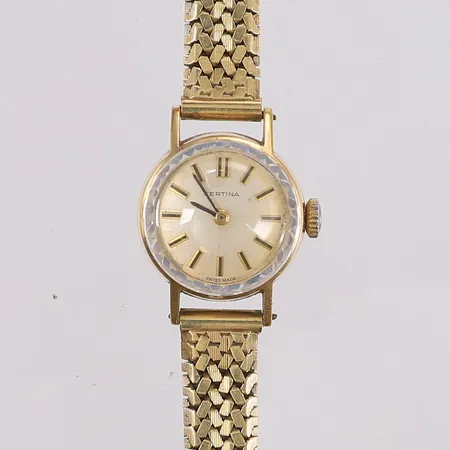Armbåndsur i gull, Certina, manuell, boettnr. 0809 921 995096, ø18mm, urverket går, lenke i 14K gull, grå urskive med noe flekker, personlig gravert, 14K, bruttovekt 22,9g Kontakt Lånekontoret for frakt