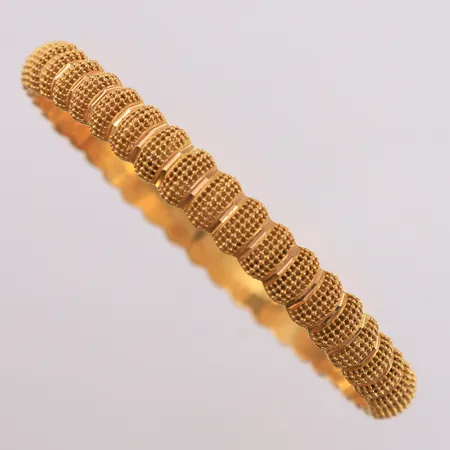 Armring, ø68mm, bredde 7,2- 8,7mm, 20K (stemplet 22K) Vekt: 16 g Kontakt Lånekontoret for frakt