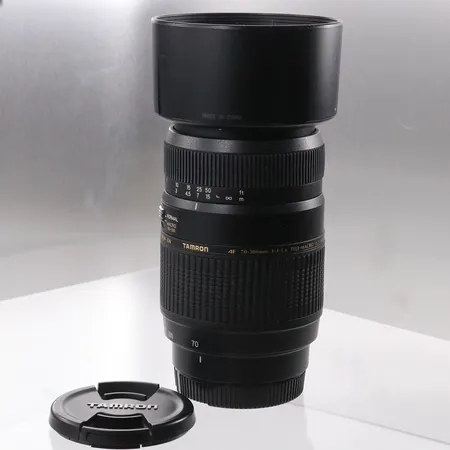 Objektiv Tamron AF 70-300mm 1:4-5.6 Tele-Macro (1:2) ø62mm A17 LD Di med deksler og solblender (Tamron DA17), ikke funksjonstestet, ingen bag/veske Kontakt Lånekontoret for frakt