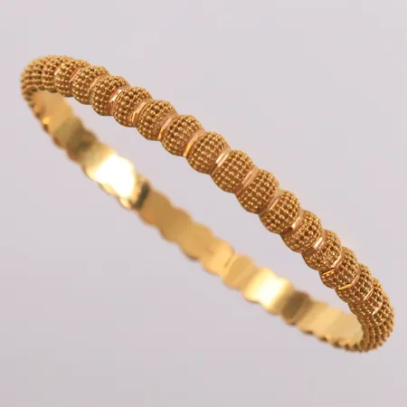 Armring, ø68mm, bredde 5,3- 6,7mm, 20K (stemplet 22K) Vekt: 13,4 g Kontakt Lånekontoret for frakt