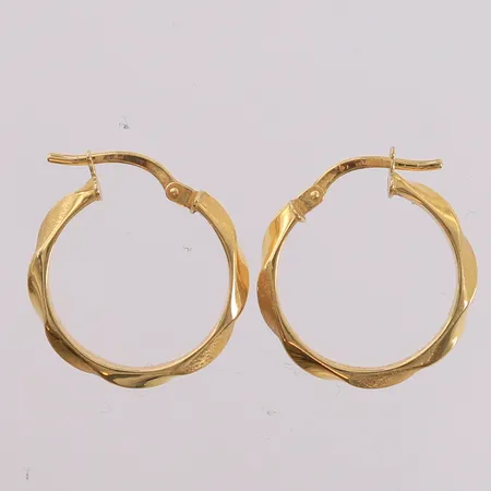 Ett par øreringer, ø19mm, bredde 3,7mm, 18K Vekt: 1,6 g Kontakt Lånekontoret for frakt
