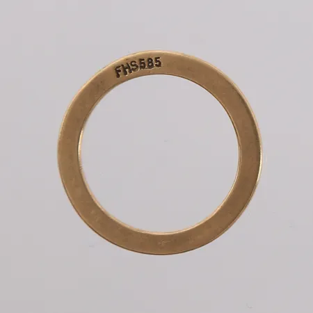 Ring, stemplet FHS, ø19,4mm, bredde 1,2mm, 14K Vekt: 3,3 g Kontakt Lånekontoret for frakt