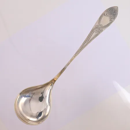 Serveringsskje, merket O.A. Olsen, lengde 23,2cm, gravert, 830S (13 1/4) Vekt: 54,1 g Kontakt Lånekontoret for frakt