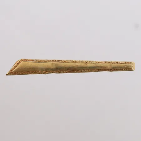 Slipsnål, 67x9mm, bulkete, 14K (OBS! Bakstykket er kun gullbelagt), bruttovekt 5,4g Vekt: 0 g Kontakt Lånekontoret for frakt
