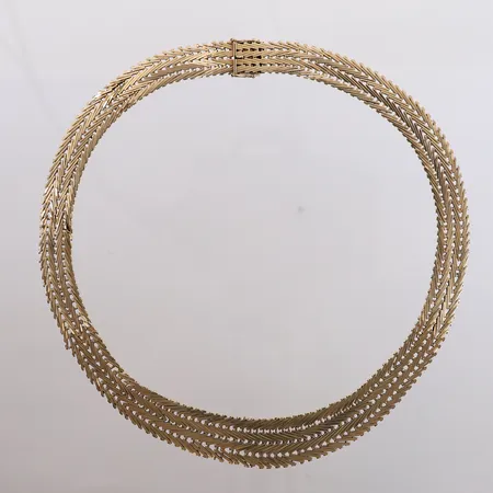 Kjede Aks, dosert, lengde 43cm, bredde 11,2- 17,5mm, ujevnt mønster, 14K Vekt: 60,3 g Kontakt Lånekontoret for frakt