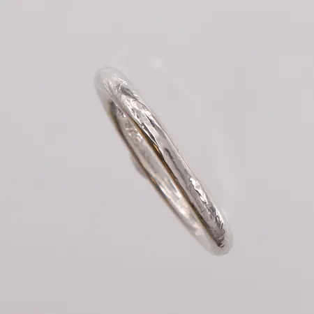Ring, ø18,5mm, bredde 2,8mm, 925S Vekt: 4,1 g Kontakt Lånekontoret for frakt