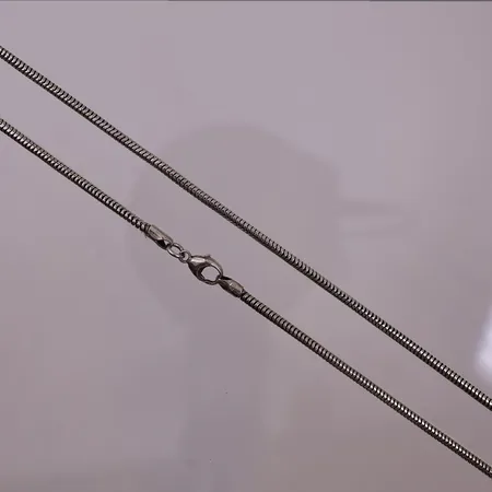 Halskjede, lengde 53,3 cm, bredde 2,3 mm, 925S Vekt: 12,3 g Kontakt Lånekontoret for frakt