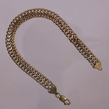 Armbånd, lengde 19 cm, bredde 7,7 mm, skjev,18K Vekt: 5,5 g Kontakt Lånekontoret for frakt