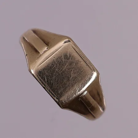 Ring med plate, Ø 16 mm, bredde 2,5 - 8,5 mm, 9K Vekt: 2,2 g Kontakt Lånekontoret for frakt